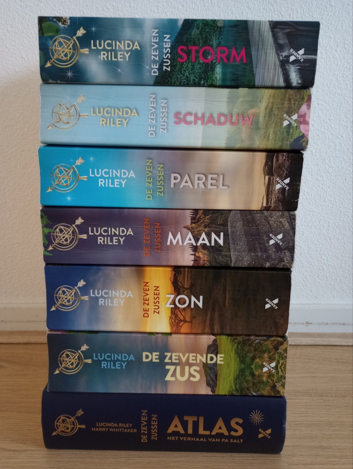 De Zeven Zussen serie - Lucinda Riley - deel 2 t/m 8, Ophalen of Verzenden, Gelezen, Lucinda Riley, Nederland