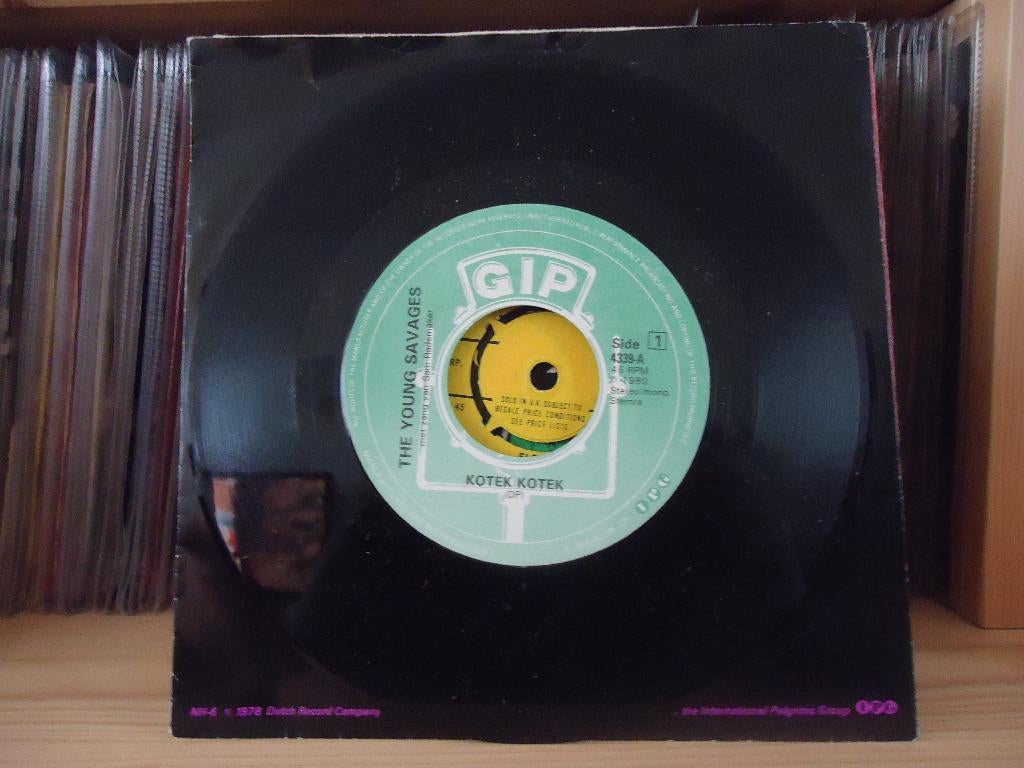 7" Single Young Savages - Kotek Kotek / Tjelana Djenki, Gebruikt, 7 inch, Single, Ophalen of Verzenden