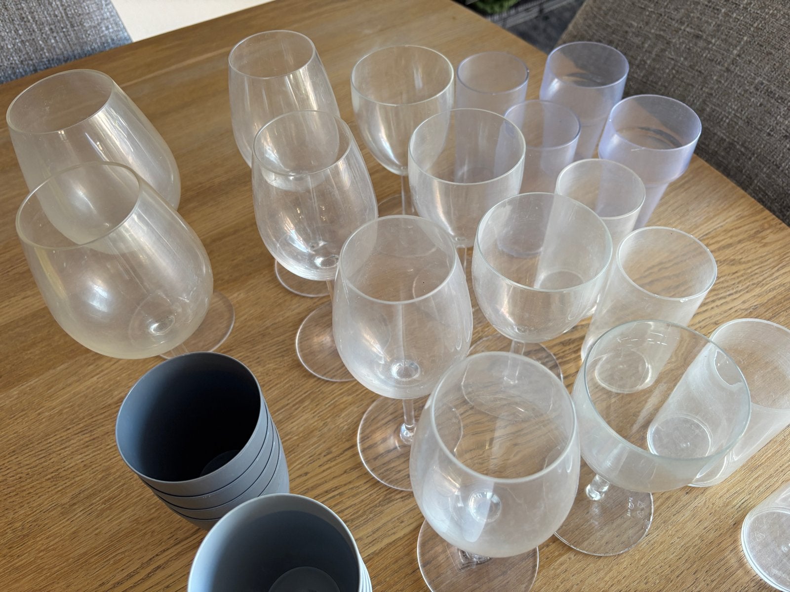 Kampeer servies: kunststof bekers en wijnglazen, Ophalen of Verzenden, Gebruikt