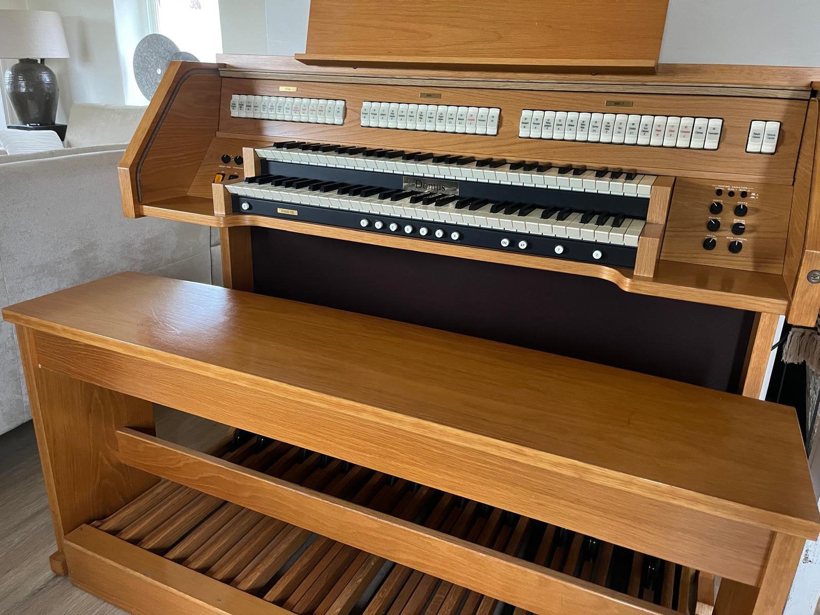 Domus 1132 klassiek orgel, Ophalen of Verzenden, Zo goed als nieuw, 2 klavieren, Orgel