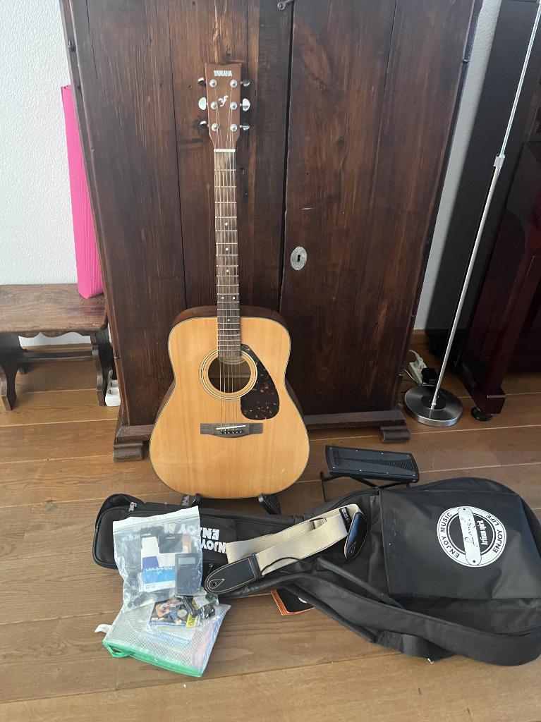 Yamaha accoutic guitar, Ophalen, Zo goed als nieuw, Klassieke of Spaanse gitaar