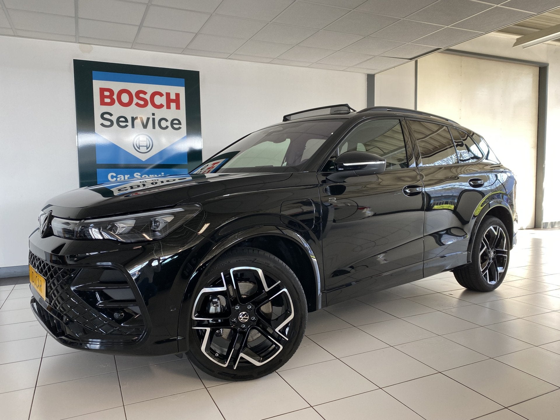 Volkswagen Tiguan 1.5 eHybrid R-Line Edition 272 PK Nieuw mo, Zwart, 4 cilinders, Zwart, Hybride Elektrisch/Benzine
