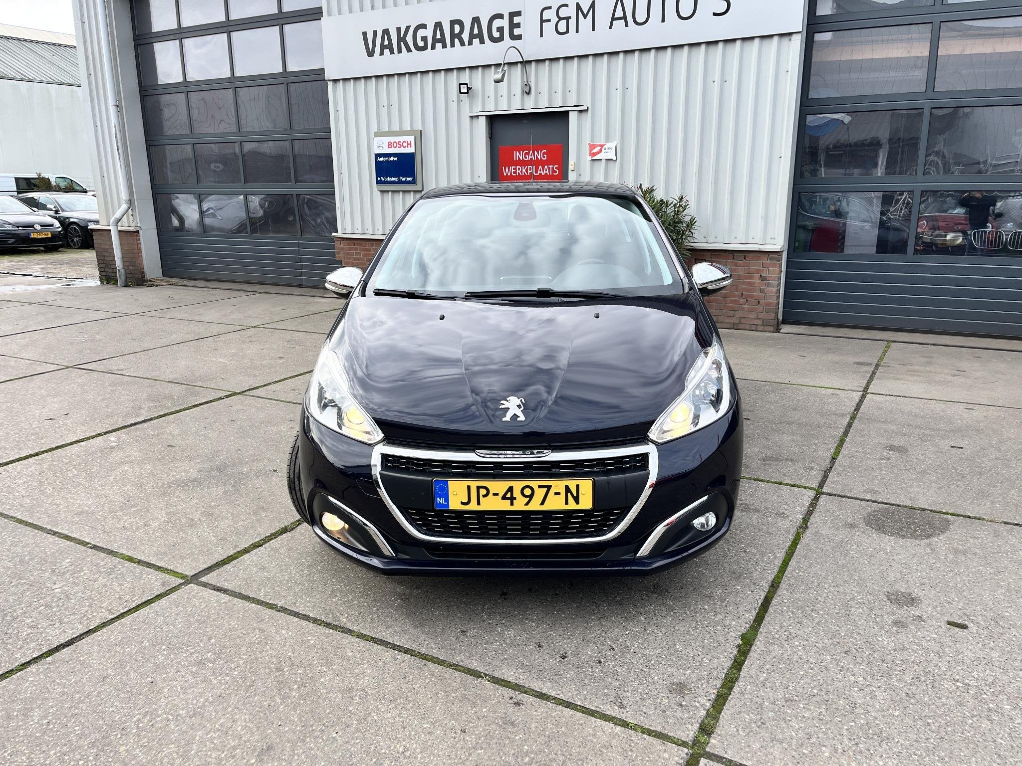 Peugeot 208 1.2 PureTech Allure Clima, cruise, navi, pdc ach, Voorwielaandrijving, Stof, Gebruikt, 1199 cc