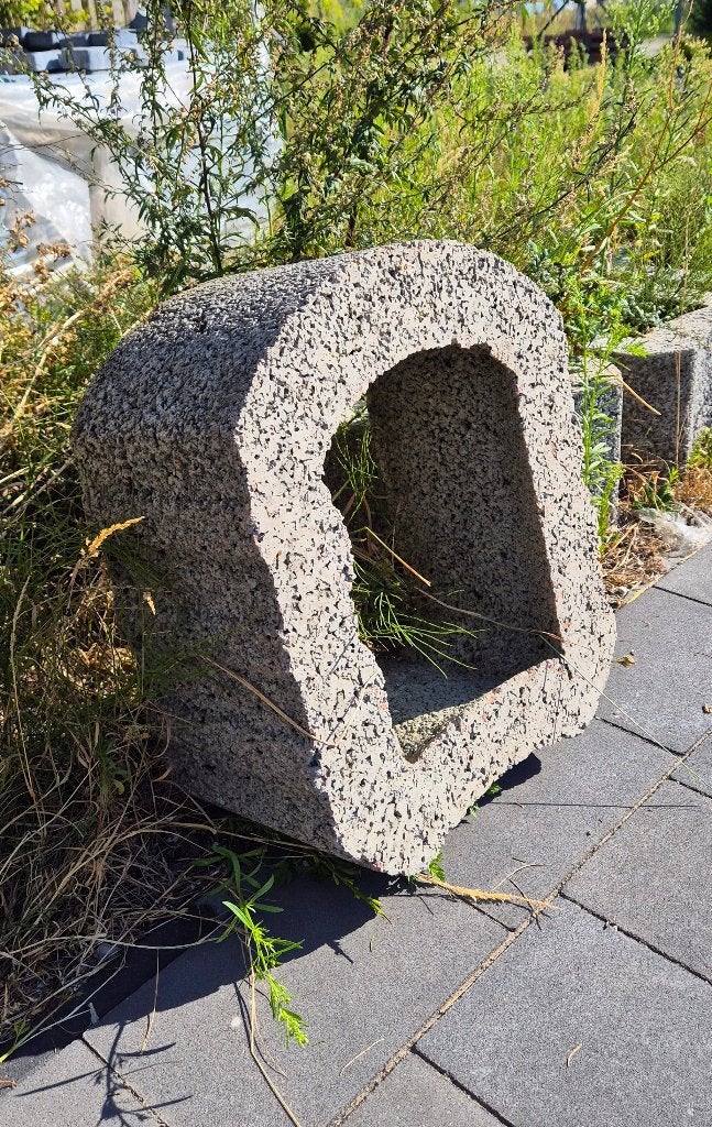 Gratis af te halen: 10 betonnen plantenbakken, Tuin en Terras, Bloembakken en Plantenbakken, Ophalen, Gebruikt, Minder dan 30 cm