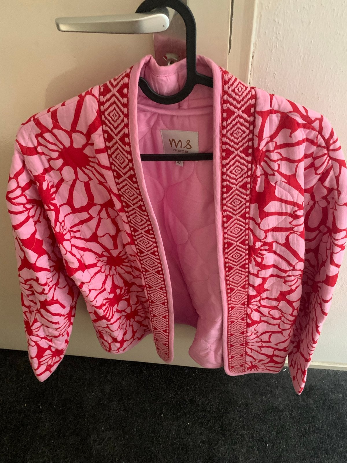 Roze/Rood Jasje Maat 42 ms mode, Ophalen of Verzenden, Zo goed als nieuw, Maat 42/44 (L), Roze