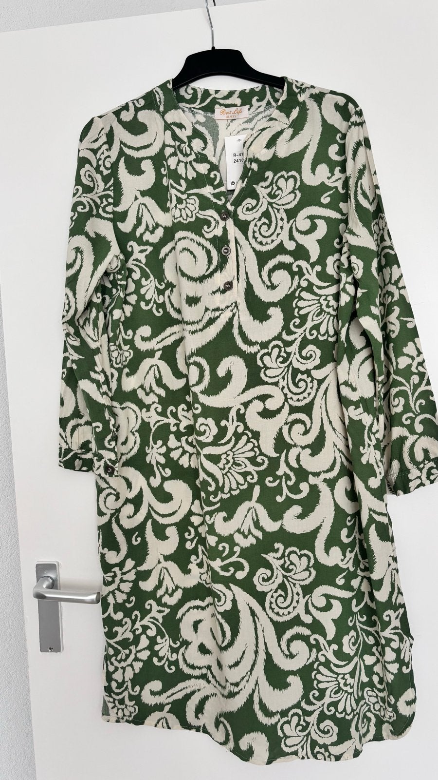 Nieuwe Middellange Jurk met Groen-Beige Print, Kleding | Dames, Maat 46/48 (XL) of groter, Nieuw, Ophalen of Verzenden, Onder de knie