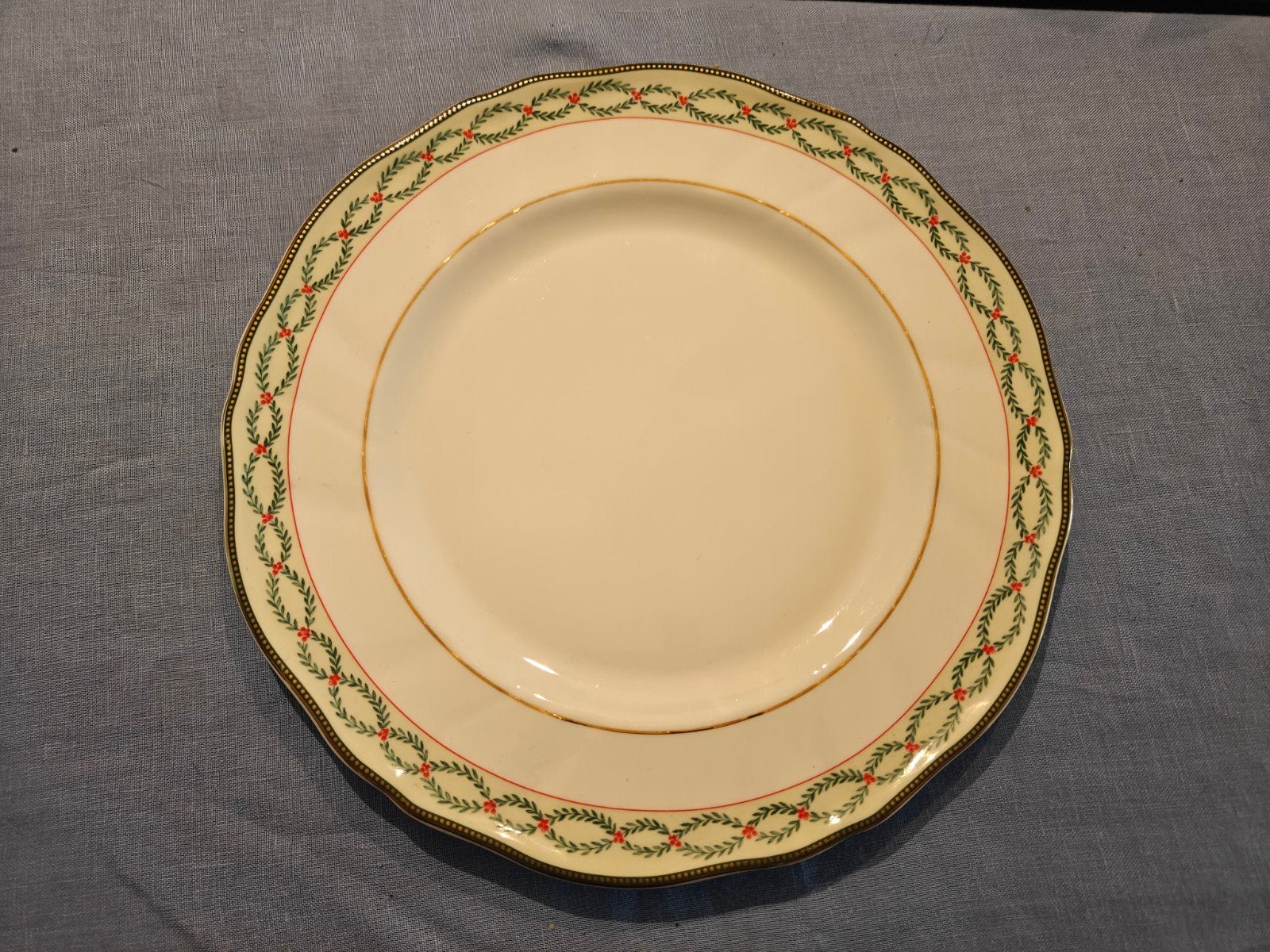 Wedgwood Royal Garland dinner bord, Huis en Inrichting, Ophalen of Verzenden, Zo goed als nieuw, Porselein, Bord(en)