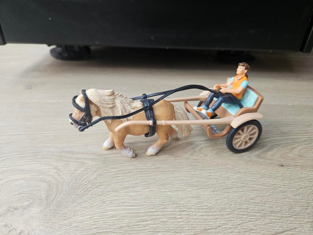 Schleich sulky met shetlander 42040, Ophalen of Verzenden, Zo goed als nieuw, Paard, Beeldje of Figuurtje