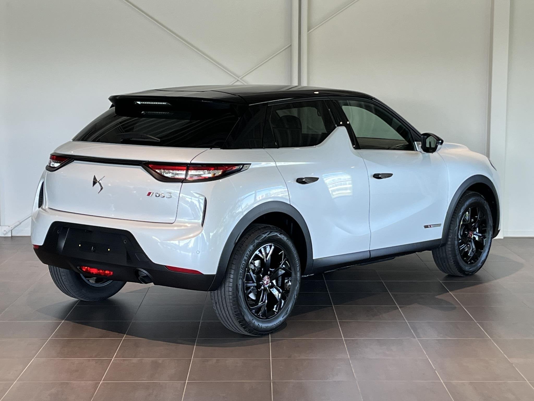 DS 3 Crossback Performance Line | 17 Velgen | Keyless Entr, 12 maanden, 1145 kg, 1199 cc, Handgeschakeld