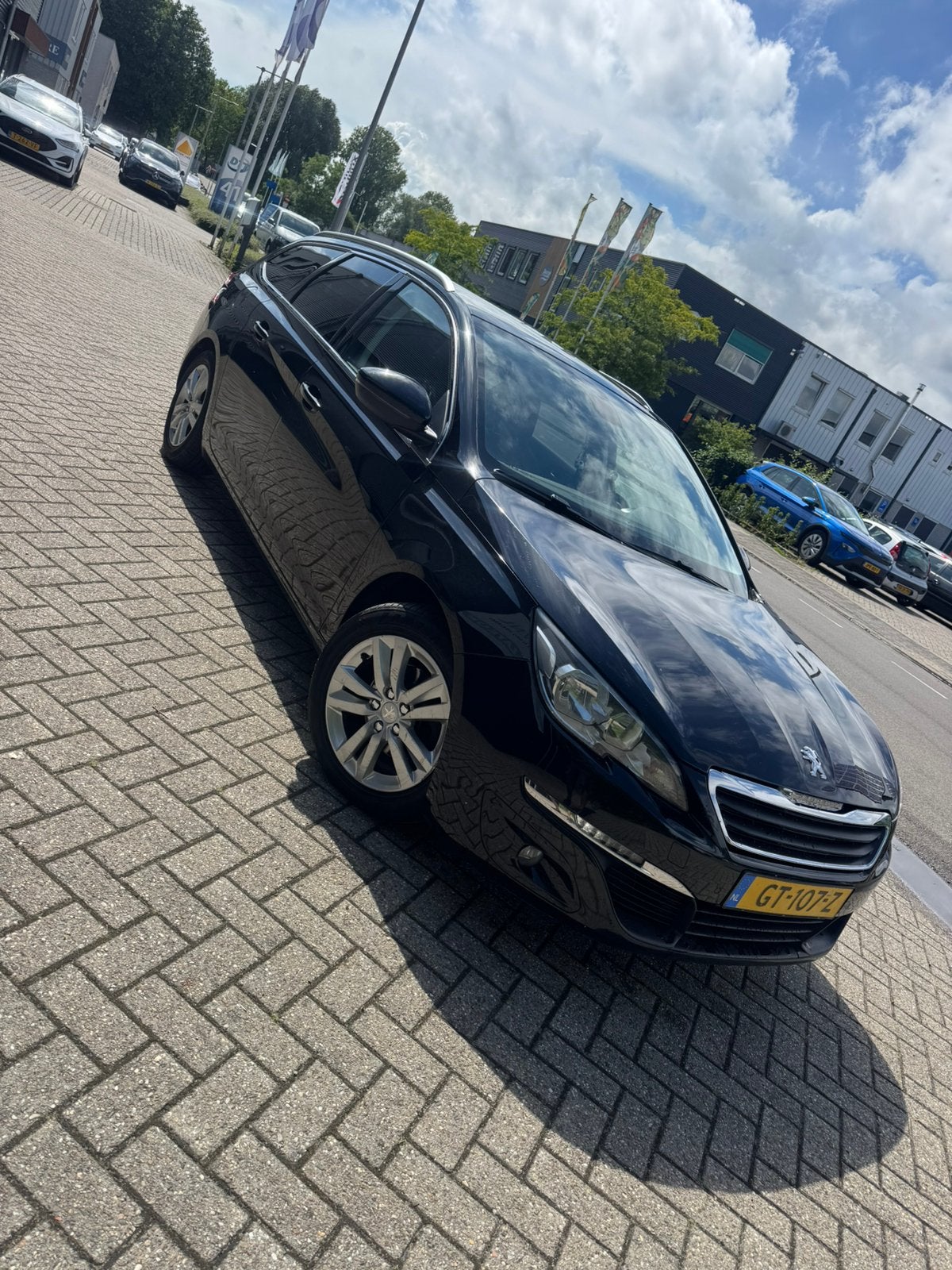 Peugeot 308 sw origineel NL + 4 nieuwe banden en dakdragers, Voorwielaandrijving, 680 kg, 4 cilinders, Zwart