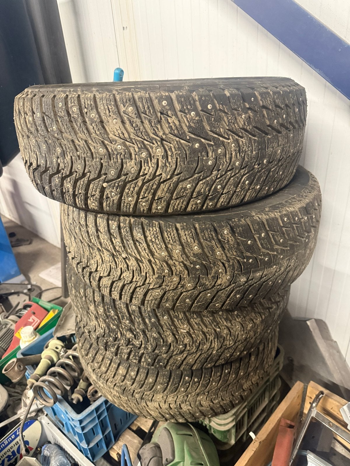 Spike banden 205/55R16 - Een keer gebruikt, zo goed als nieu, Ophalen, Gebruikt, 16 inch, Band(en)