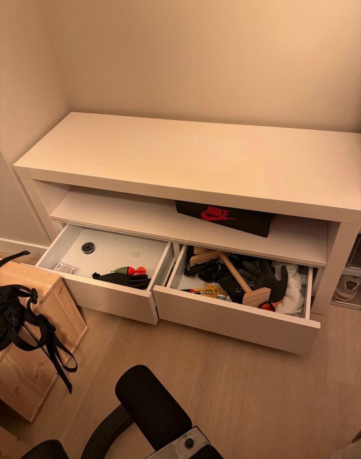 Gratis wit tv-dressoir met ladekasten, Ophalen, Kunststof, Gebruikt, 100 tot 150 cm