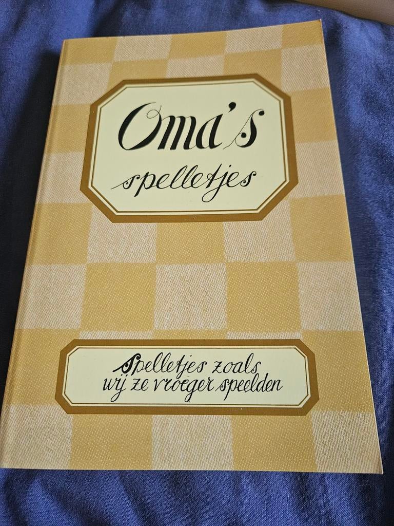 Oma's spelletjes: Spelletjes zoals wij ze vroeger speelden, Ophalen of Verzenden, Zo goed als nieuw