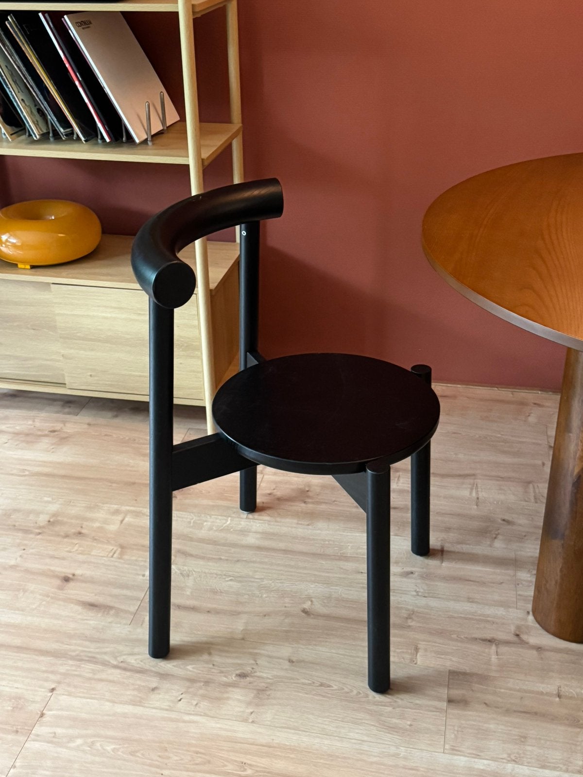 Checker chairs Studio Henk, Huis en Inrichting, Stoelen, Gebruikt, Twee, Hout, Zwart, Ophalen of Verzenden