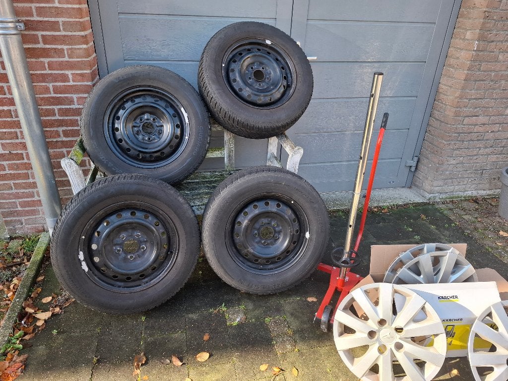 winterbanden met stalen velgen steekmaat 5x114.3, Ophalen, 16 inch, Banden en Velgen, Winterbanden