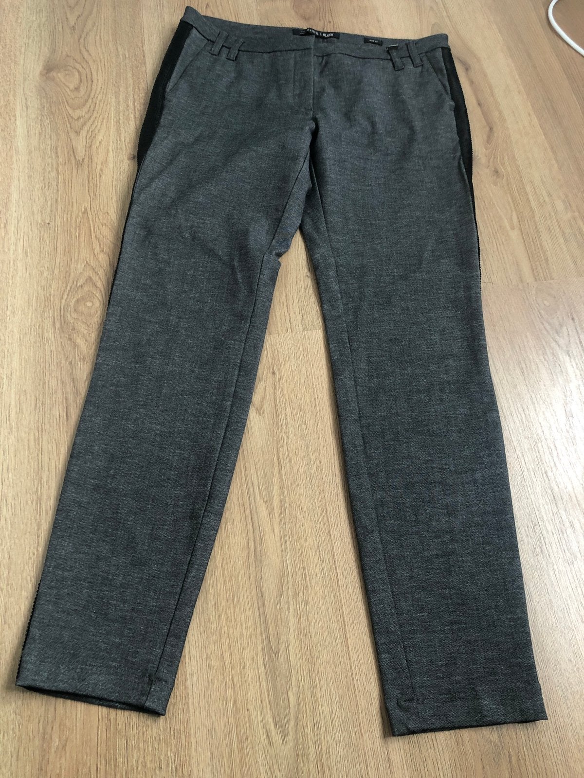 Zhrill black 29 grijze broek zwarte bies, Kleding | Dames, Maat 38/40 (M), Zwart, Ophalen of Verzenden, Zo goed als nieuw