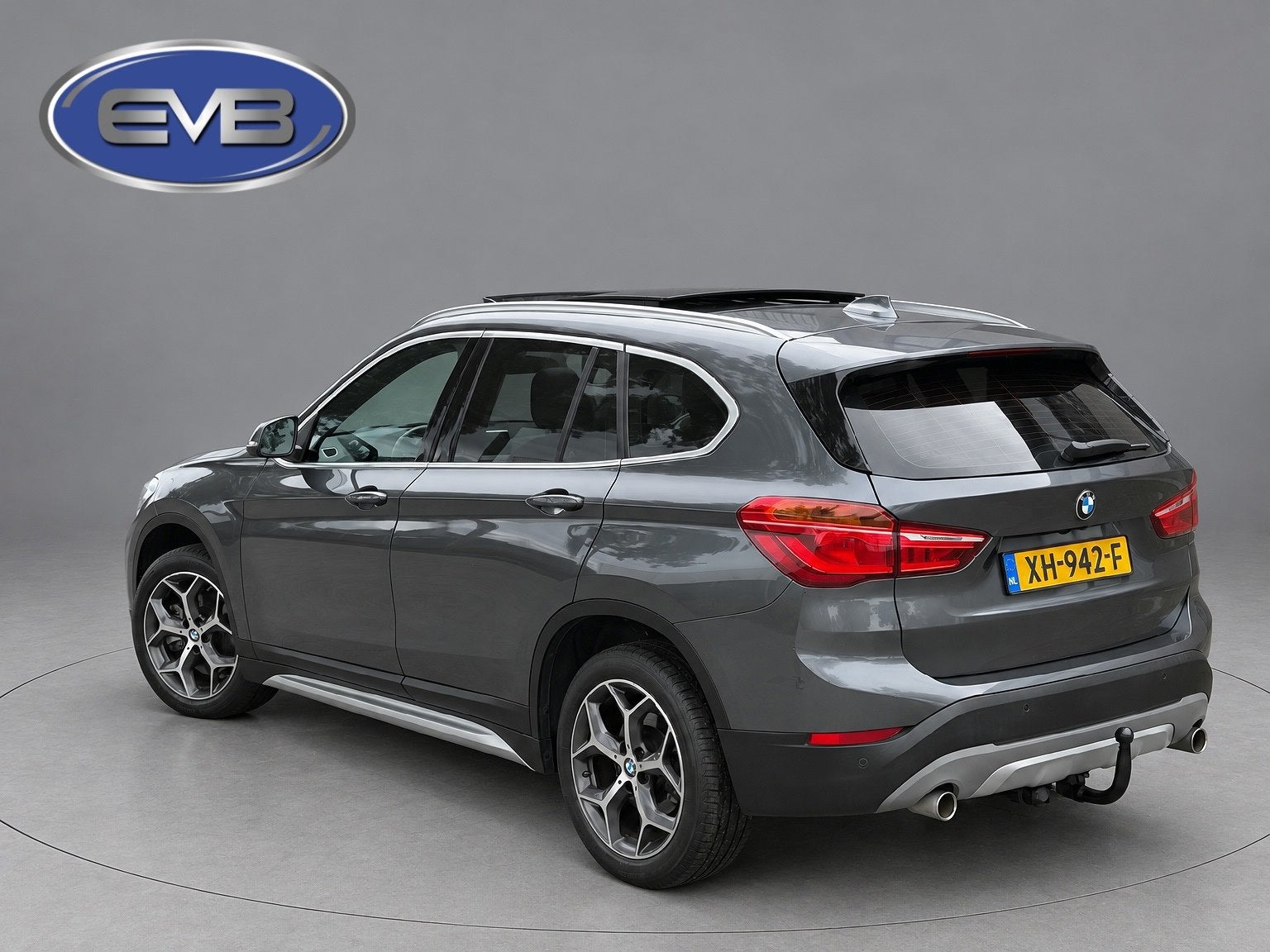 BMW X1 SDrive20i Automaat Orange Edition II, panoramadak, tr, Auto's, Euro 6, Bedrijf, Parkeerassistent, SUV of Terreinwagen