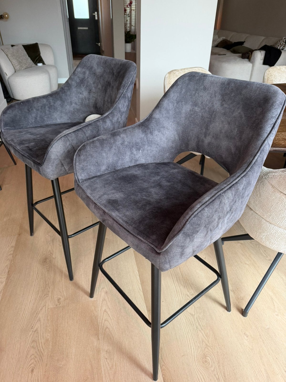 Barkrukken - grijs set van 2, Huis en Inrichting, 2 krukken, Ophalen, Zo goed als nieuw, 60 tot 90 cm