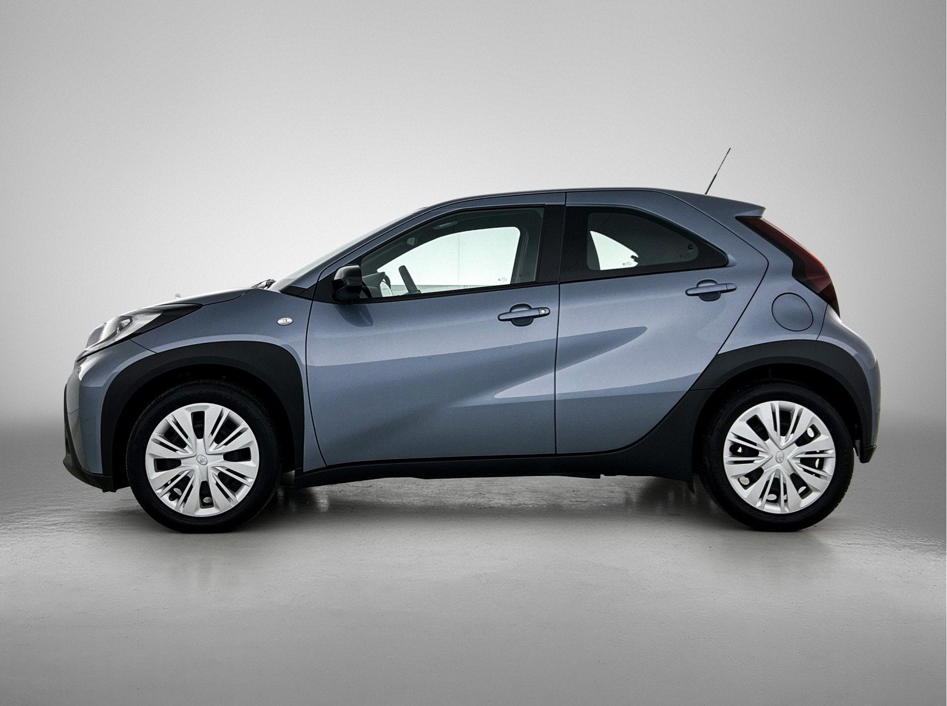 Toyota Aygo X 1.0 VVT-i MT Play | NL dealeronderhouden |, Auto's, Gebruikt, Euro 6, 920 kg, 4 stoelen