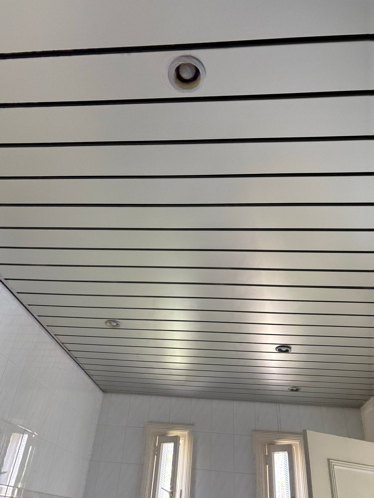 Duurzame Plafondplaten Alcan Lamellen - Ruim 100 m², Doe-het-zelf en Verbouw, Ophalen, Gebruikt, Overige materialen, Minder dan 20 mm