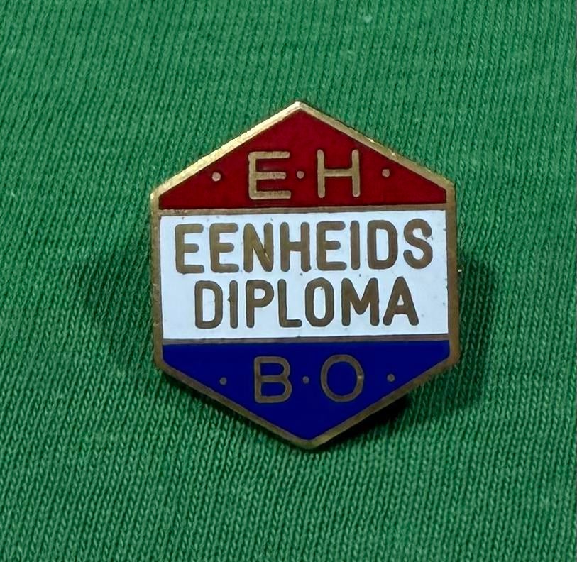 speldje/broche EHBO emaille, Verzamelen, Ophalen of Verzenden, Zo goed als nieuw, Overige onderwerpen