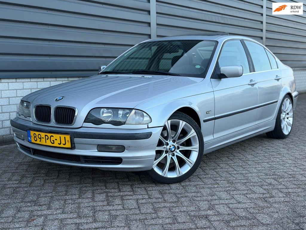 BMW 3-serie 328i Executive E46 Sedan Automaat 6 cilinder 193, Auto's, BMW, Gebruikt, Zwart, Leder en Stof, 10 km/l