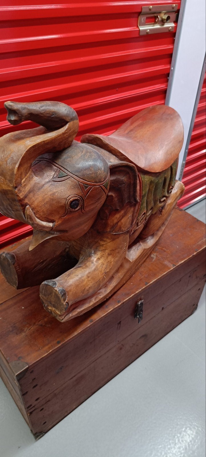 Uniek handgesneden houten olifant, Ophalen