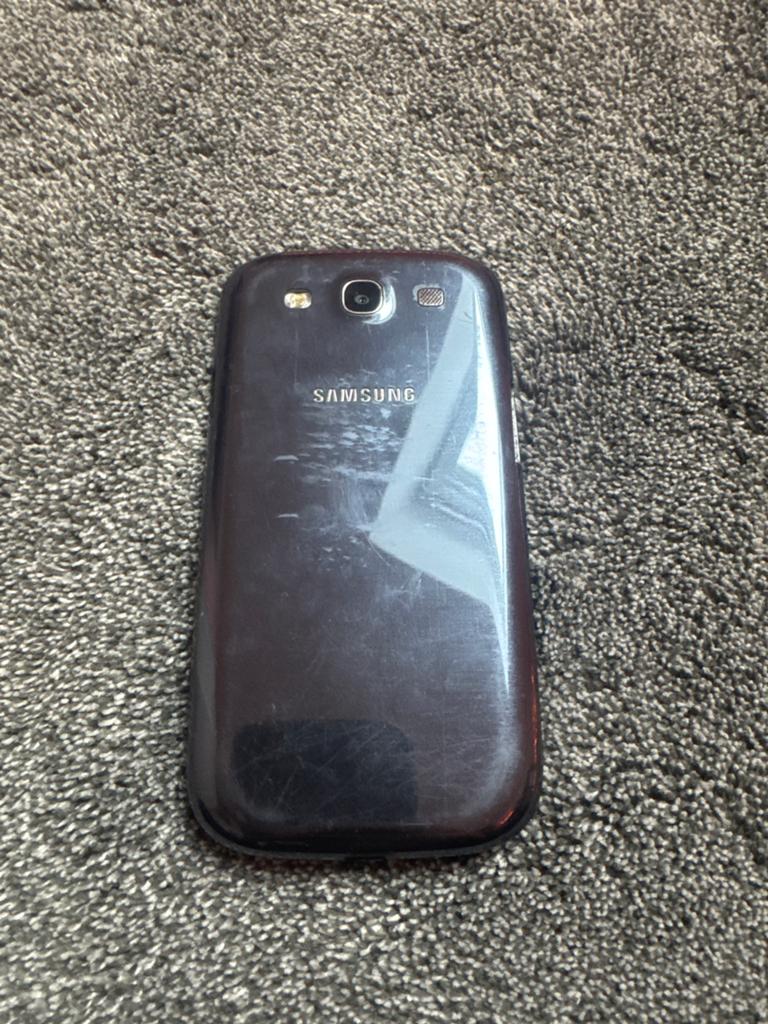 Samsung Galaxy S3 telefoon - geen accu, geen knoppen, Telecommunicatie, Mobiele telefoons | Hoesjes en Frontjes | Samsung, Ophalen of Verzenden