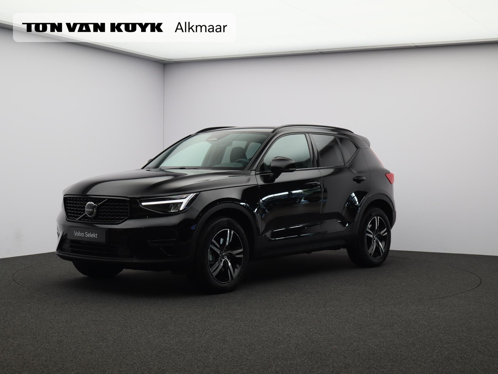 Volvo XC40 2.0 B4 Plus Dark / Trekhaak / Harman Kardon / Sto