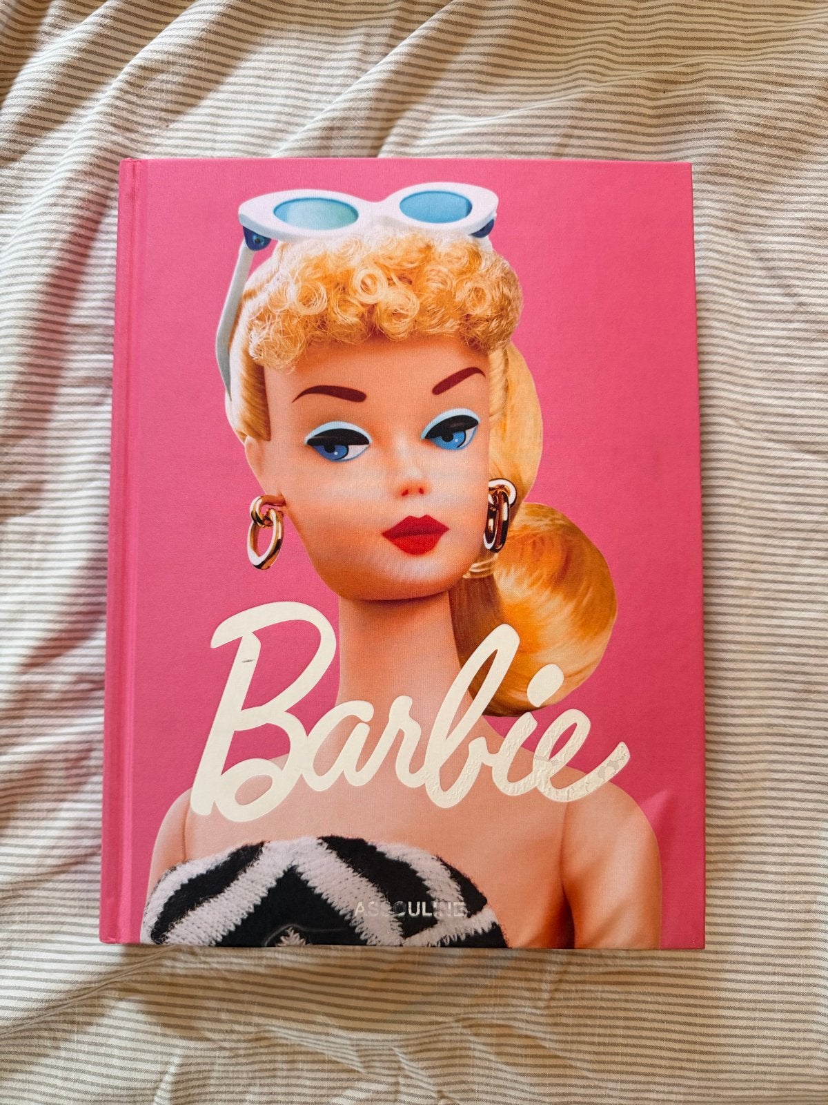 Barbie boek - Assouline - Natgeregende eerste pagina's, Ophalen, Gelezen
