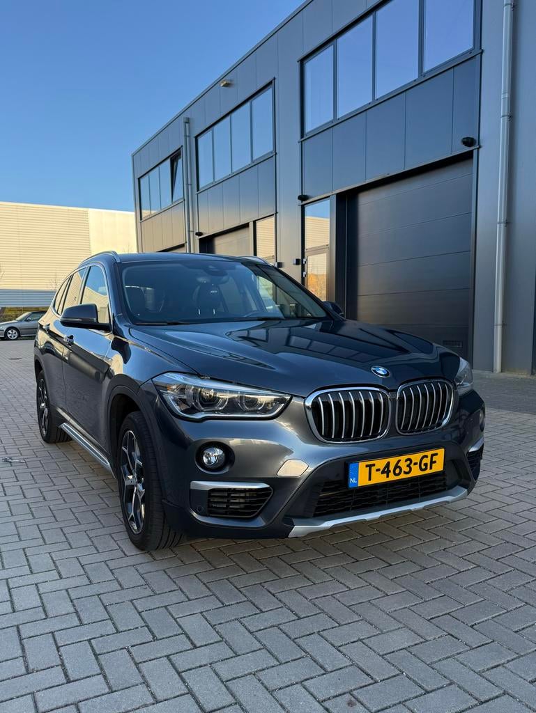 BMW X1 Sdrive18i high executive Aut  VOL OPTIES!, Auto's, 136 pk, Zwart, 75 €/maand, Particulier
