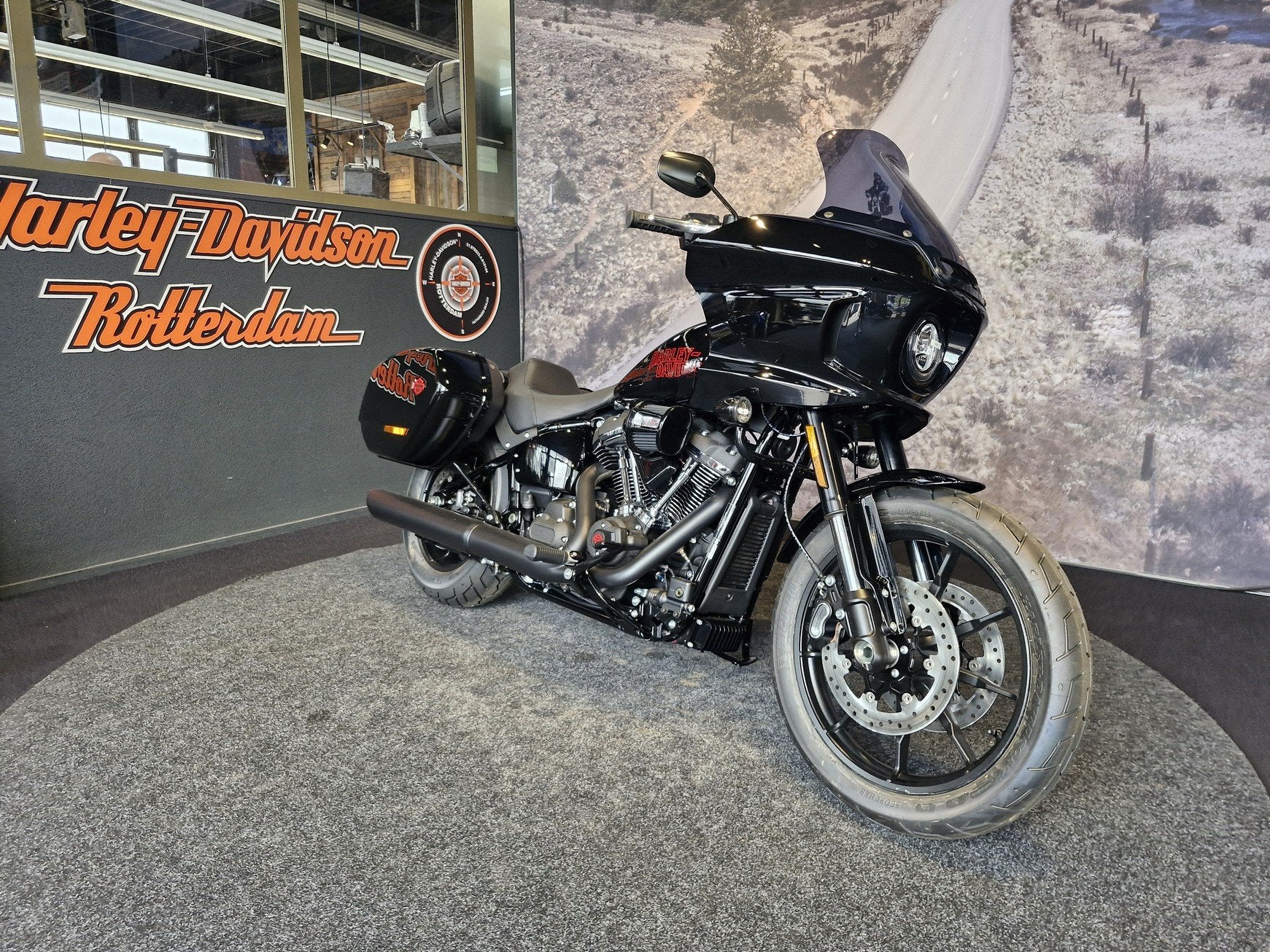 Harley-Davidson SOFTAIL FXLRST LOW RIDER ST Black Trim - Viv, Laan van Vredenoord 33
2289 DA  RIJSWIJK, NL, Bedrijf, Overig, Sales@harleydavidsonrotterdam.nl