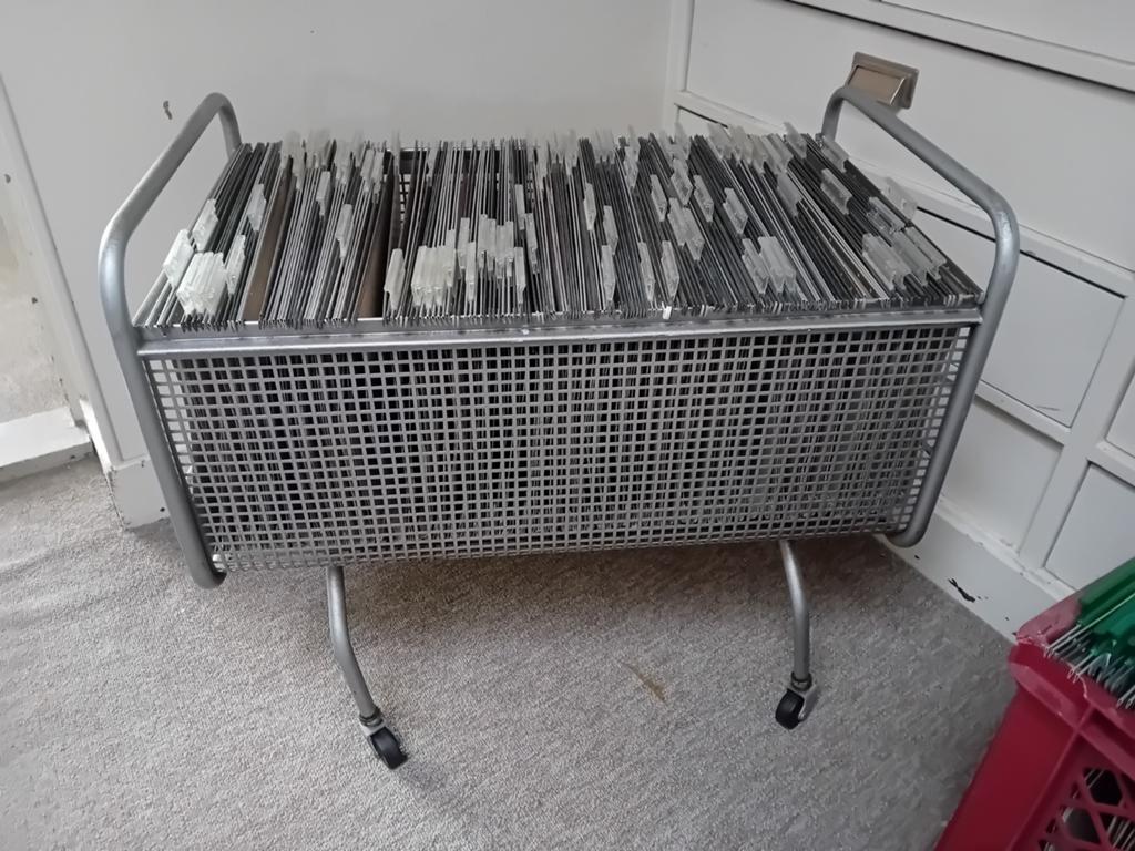 Verrijdbare archiefwagen met hangmappen, Ophalen, Gebruikt