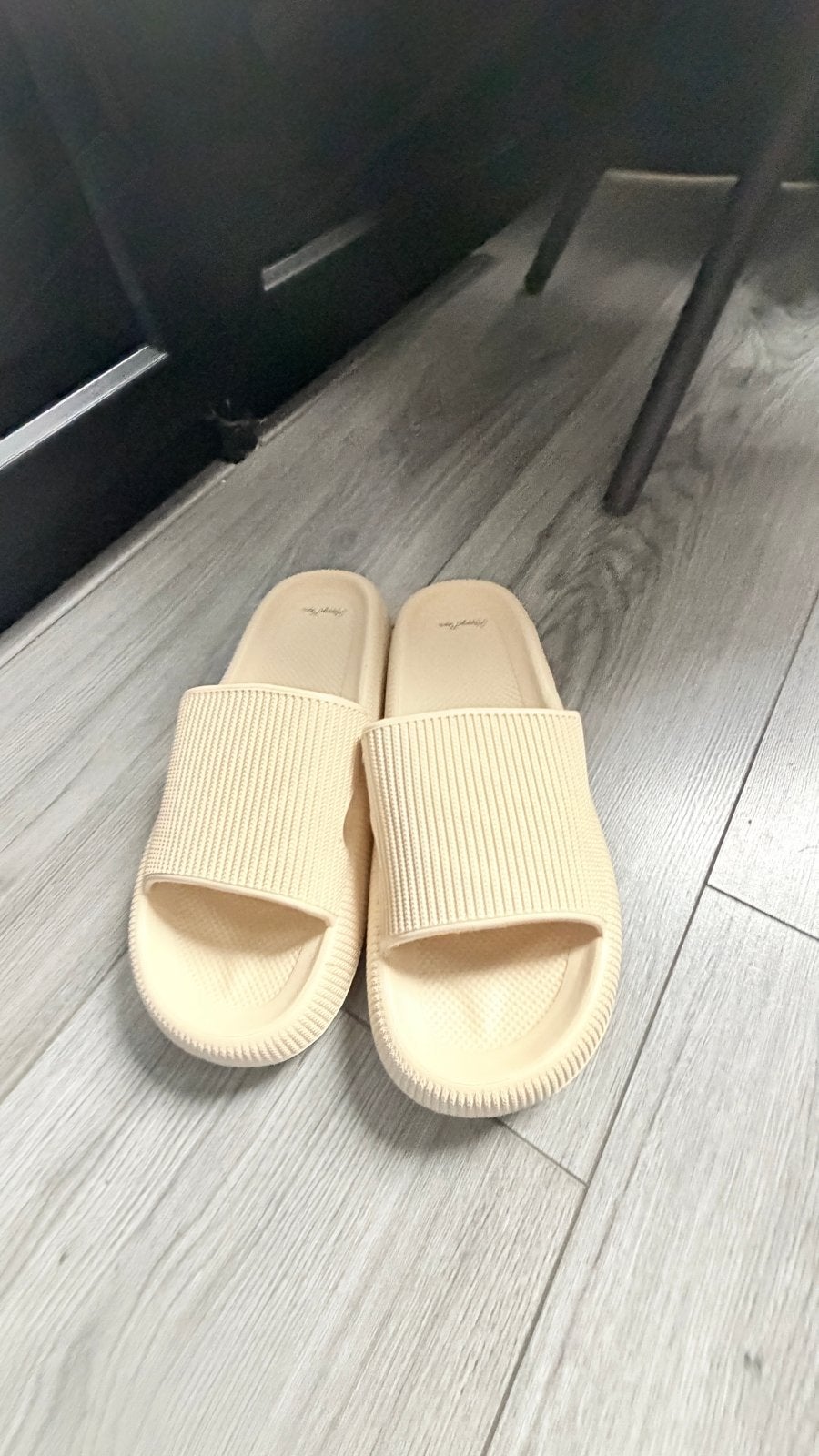 Happy Flops Maat 42/43 Crème en Zwart - Nieuw, Ophalen of Verzenden, Nieuw, Zwart, Slippers
