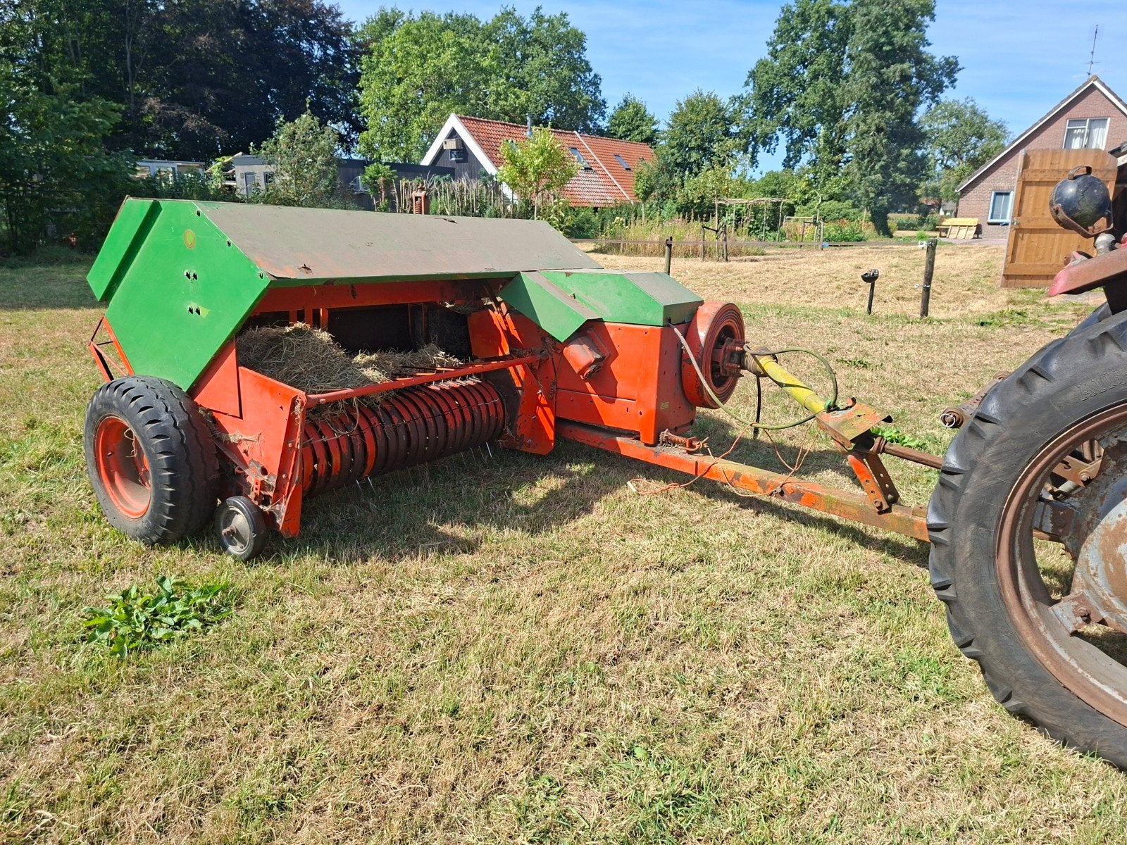 Galagnini hooipers met brede pickup en pakjeslader, Ophalen