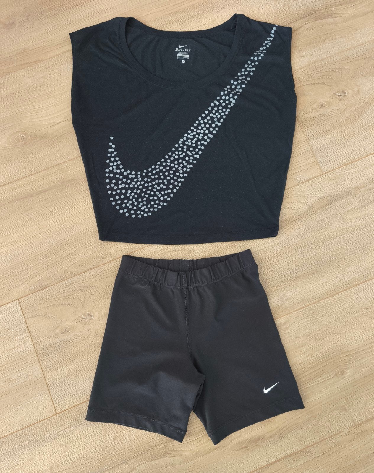 Nike - Sport set zwart T-shirt en legging - mt s, Verzenden, Zwart, Overige typen, Nike