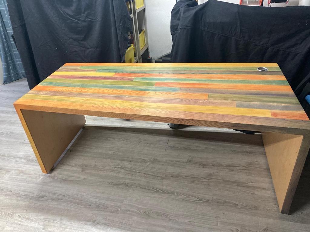 3x Uniek bureau van kleurrijk hout, Ophalen, Gebruikt