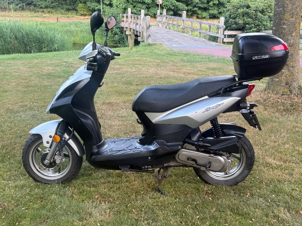 Sym orbit 2 zilver, Ophalen of Verzenden, Zo goed als nieuw, Benzine, 50 cc