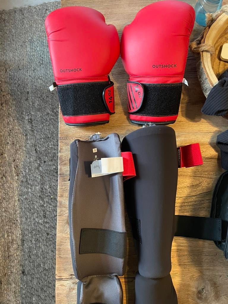 Box handschoenen en scheenbeschermers, Ophalen of Verzenden, Nieuw, Bokshandschoenen