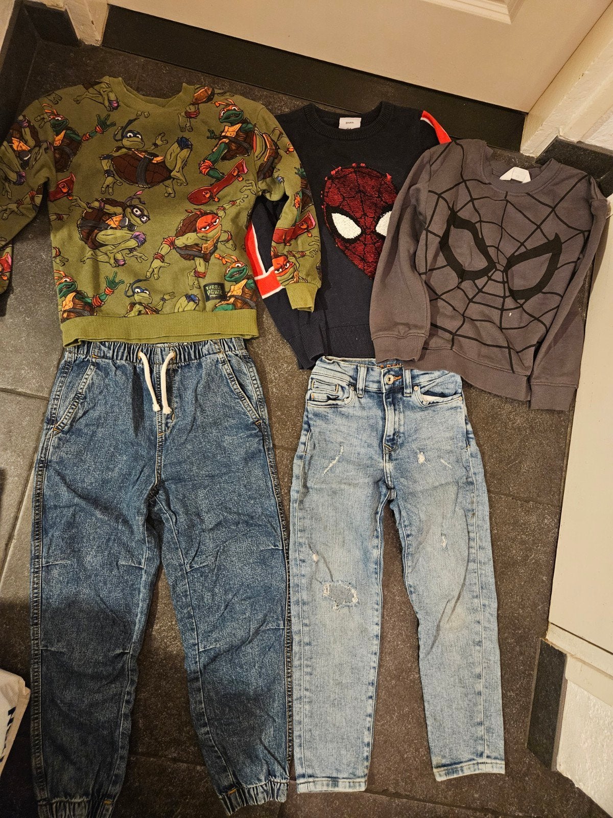Kledingpakket H&M: 2 broeken, 3 truien (maat 128/134), Verzenden, Gebruikt, Maat 128