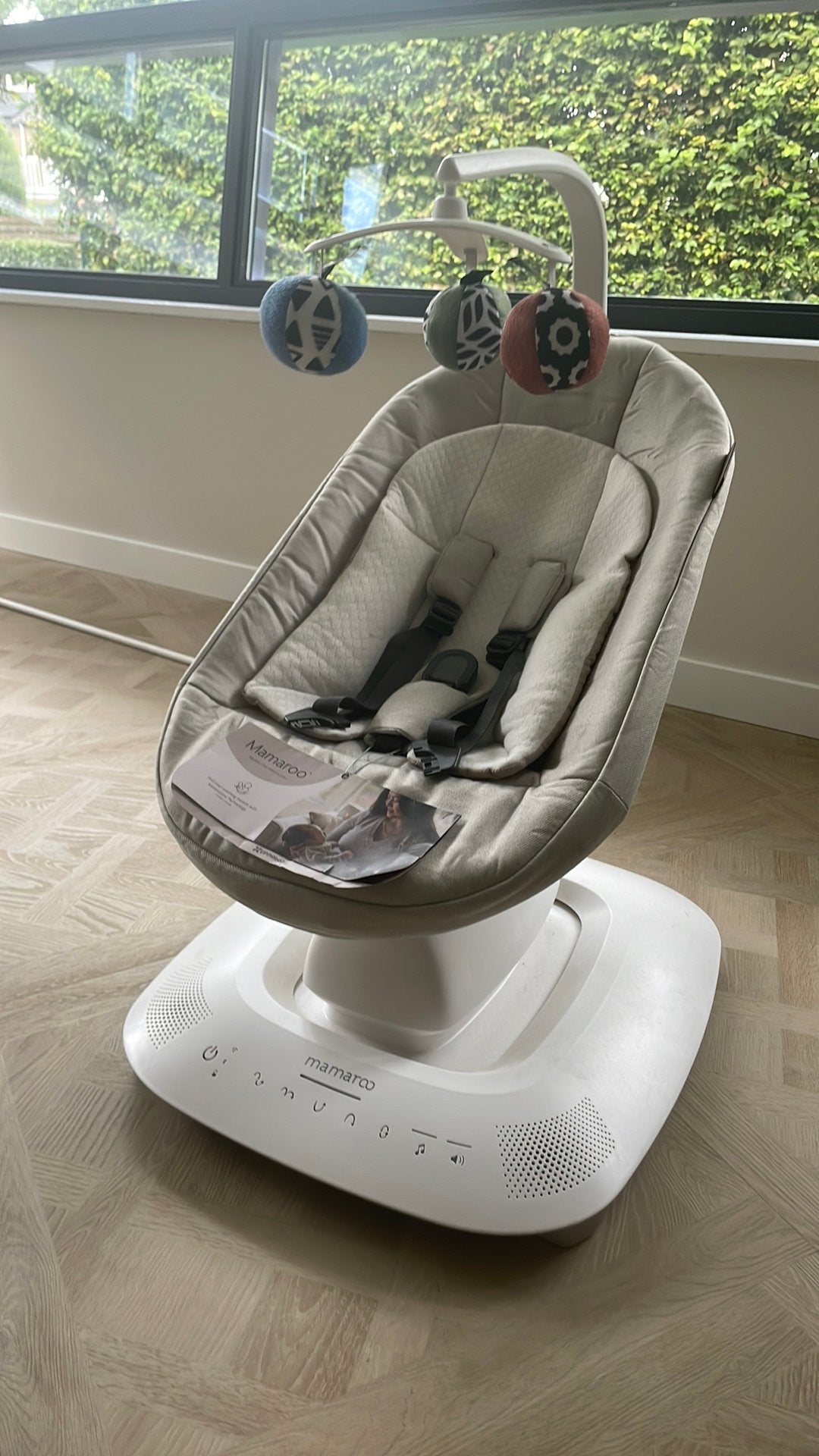 4moms mamaRoo elektrische wipstoel - nette staat, Ophalen of Verzenden, Zo goed als nieuw