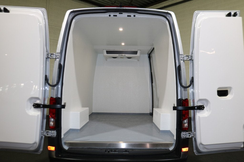 Volkswagen Crafter 2.0 TDI 140pk L3 H3 Automaat Koelwagen Vr, Auto's, Stof, Gebruikt, 4 cilinders, Volkswagen