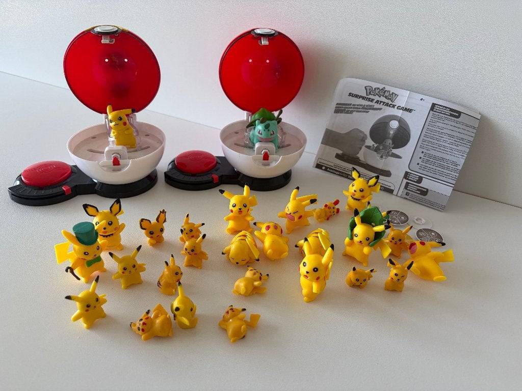 Grote Pokémon Pikachu verzameling + Surprise Attack Game, Ophalen of Verzenden, Zo goed als nieuw, Overige typen