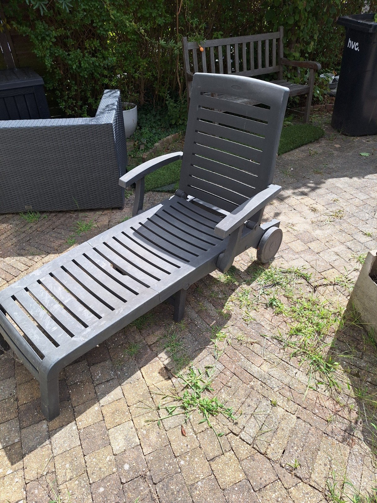 Gebruikte ligstoel, kan nog een ronde mee, Tuin en Terras, Ligbedden, Ophalen, Gebruikt, Kunststof, Verstelbaar