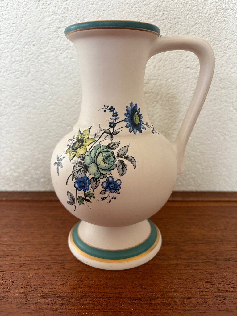 Te Koop: Vintage Flora Keramiek Gouda vaas/kan, Overige kleuren, Met handvat, Ophalen of Verzenden, Zo goed als nieuw