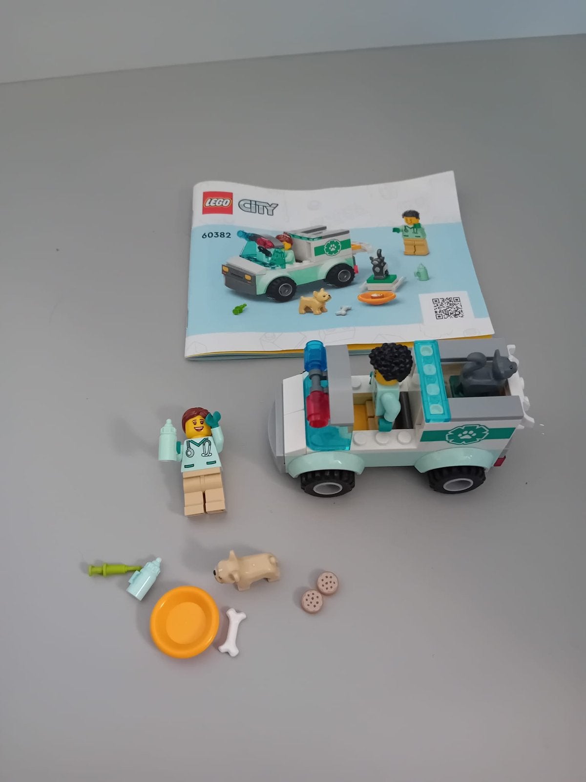 LEGO City Dierenambulance 60382 met minifiguur en hond, Ophalen of Verzenden, Zo goed als nieuw