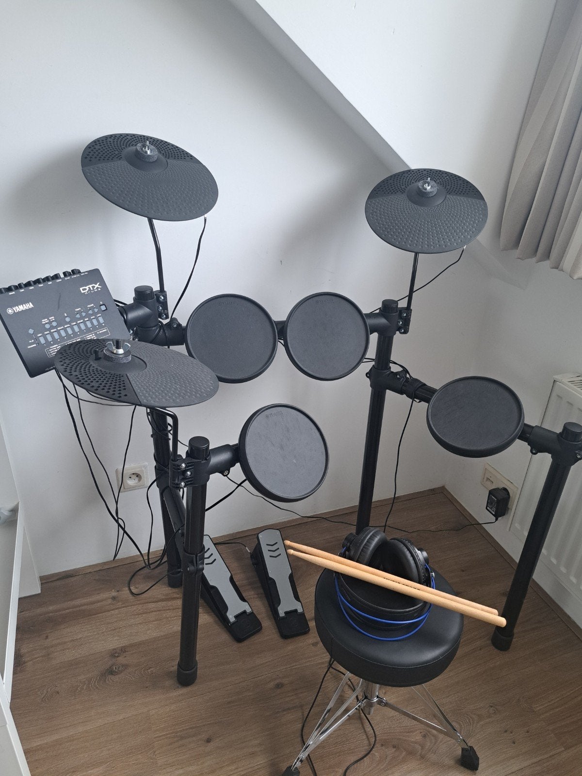Yamaha DTX402K elektronic drum kit with accessories, Muziek en Instrumenten, Ophalen, Zo goed als nieuw, Yamaha, Elektronisch