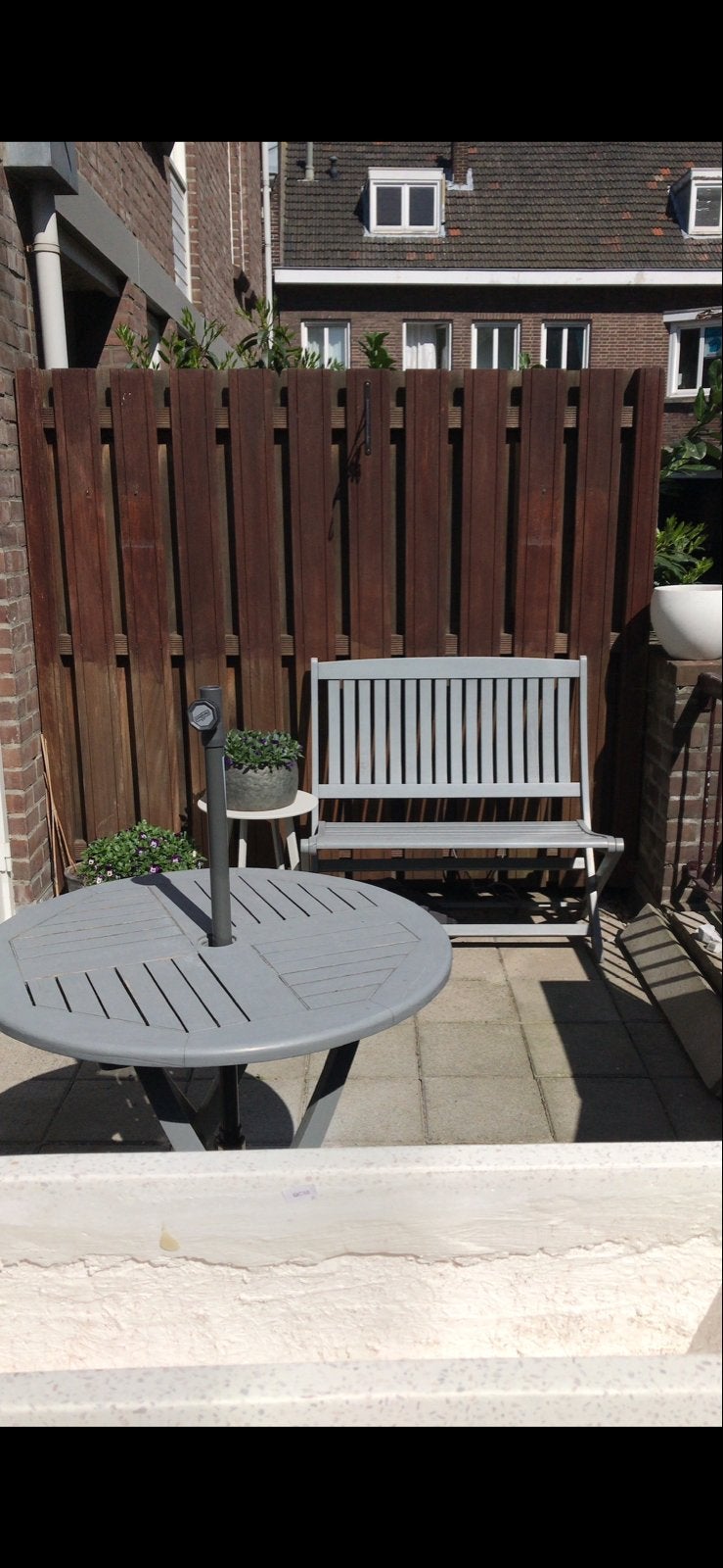 Grijze houten tuinbankje en tuintafel, Ophalen, 4 zitplaatsen, Gebruikt, Hout