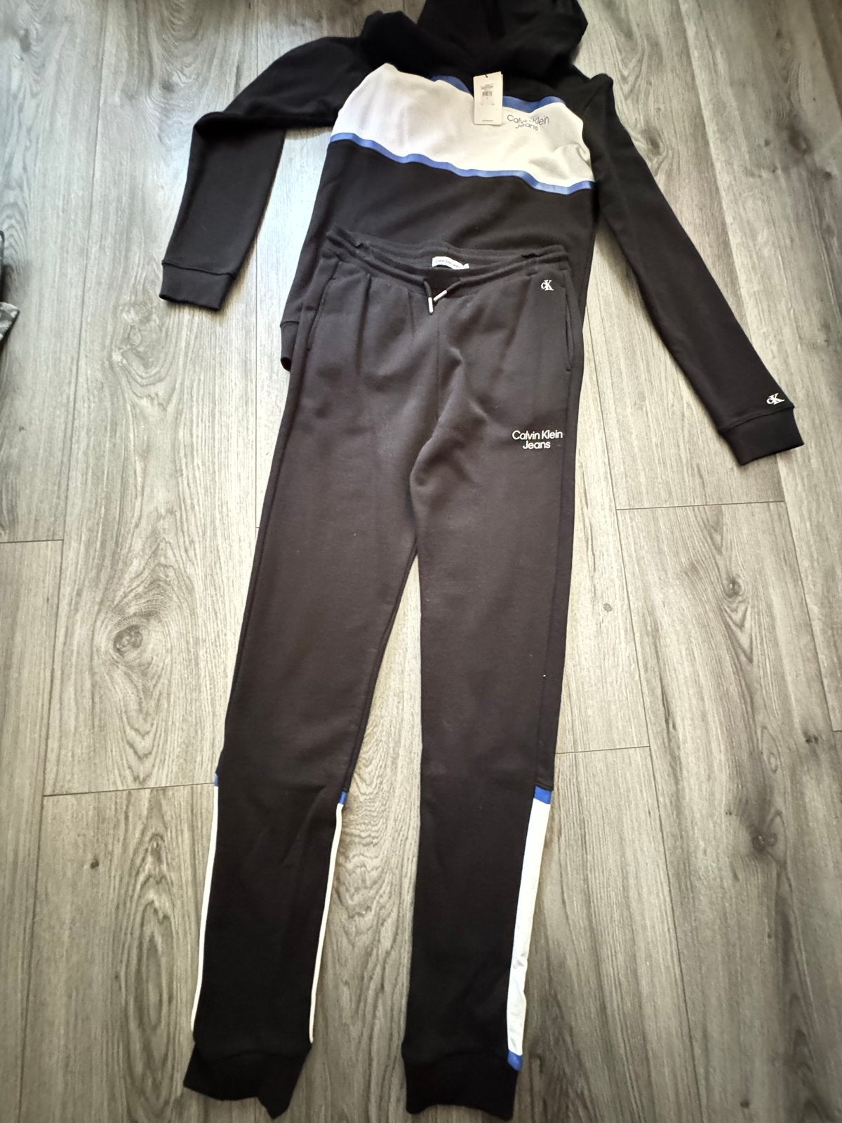 Calvin Klein Jeans trainingspak - Nieuw met kaartjes, Ophalen of Verzenden, Nieuw