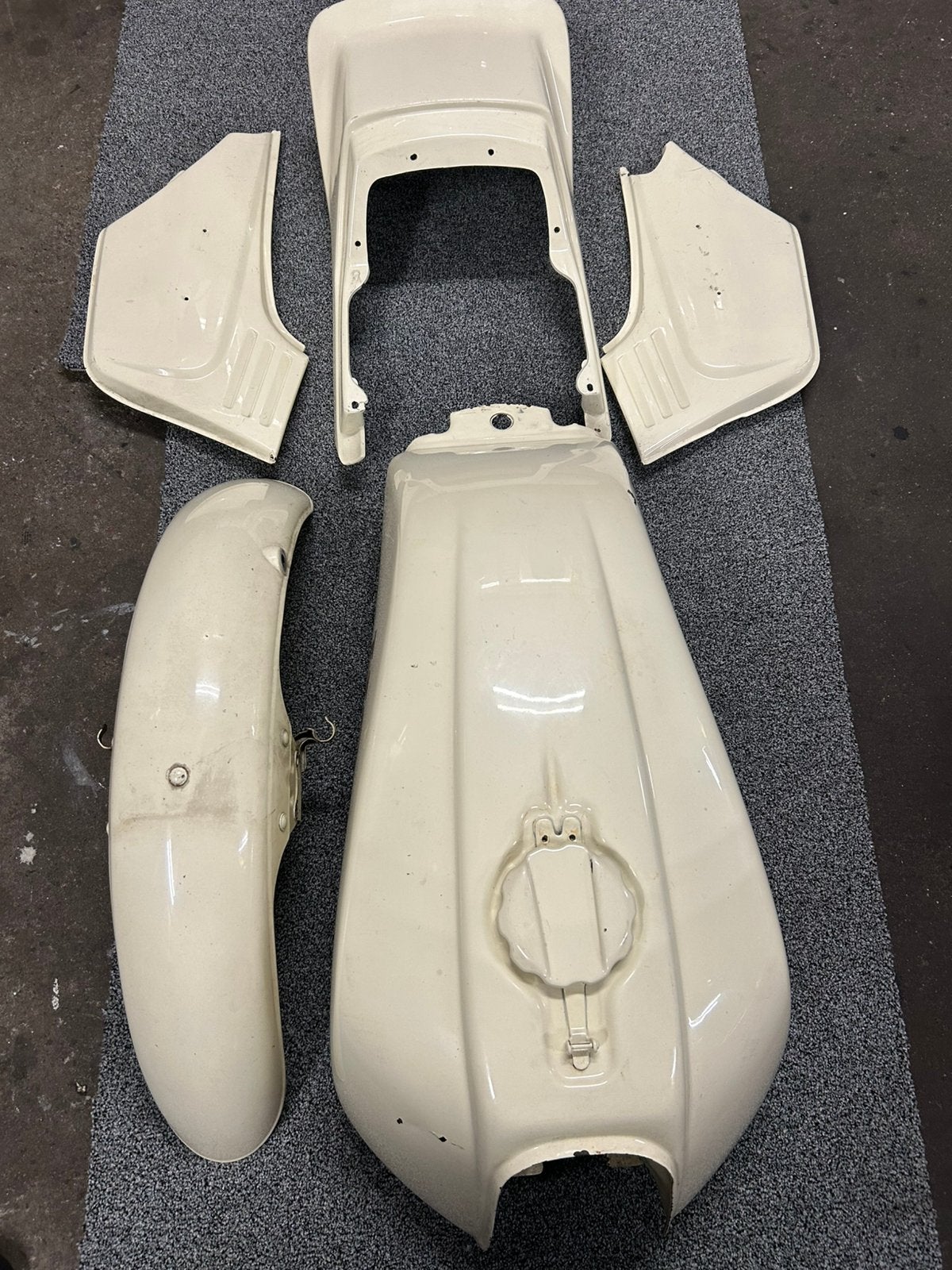 Honda CB750F cb900F Bol D'or lak set tank compleet cb, Motoren, Ophalen